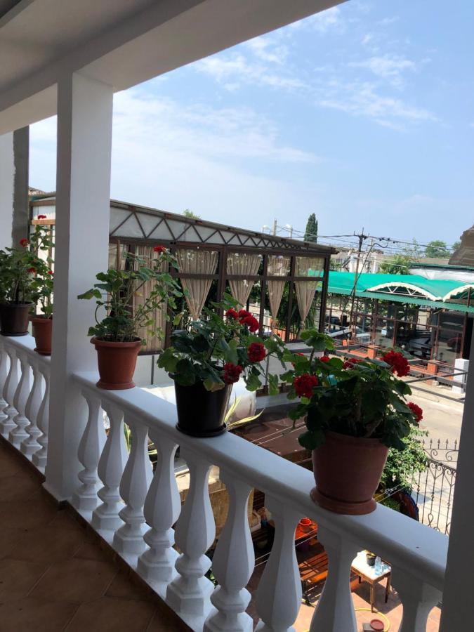Nina Mini Hotel Gagra Extérieur photo