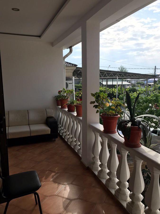 Nina Mini Hotel Gagra Extérieur photo